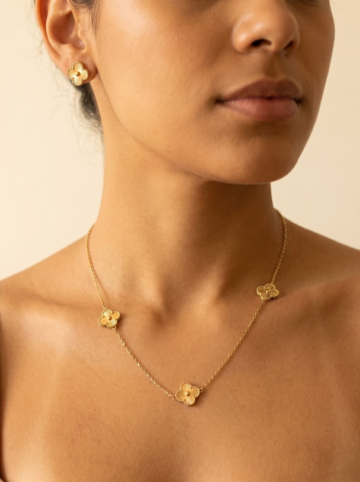 Conjunto Colar Longo Brincos Trevo Virgínia Dourado Aço Cirurgico — imagem 1