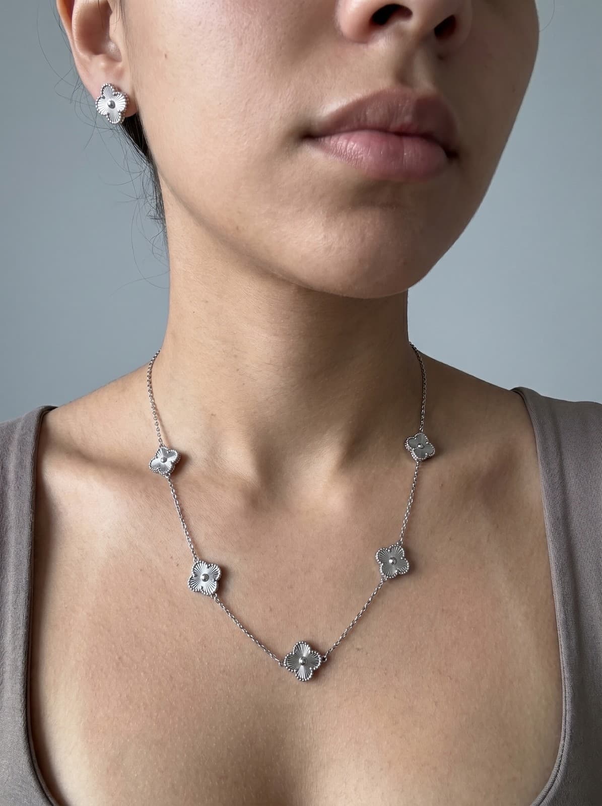 Conjunto Colar Longo Brincos Trevo Virgínia Prata Aço Cirurgico — imagem 1